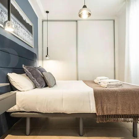 Serene & Spacious - Center By Rems *