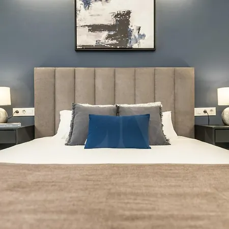 Serene & Spacious - Center By Rems *