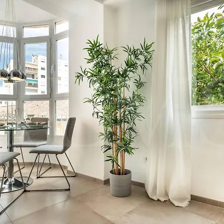 Serene & Spacious - Center By Rems Apartment